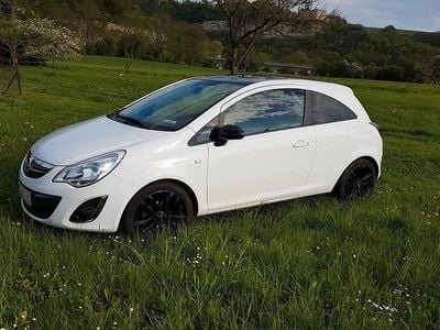 Używany Opel Corsa Color Edition 100 KM (73 kW) 2012 Biały Hatchback