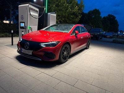 Gebraucht Mercedes EQE300 180 kW (245 PS) 2022 Rot Limousine