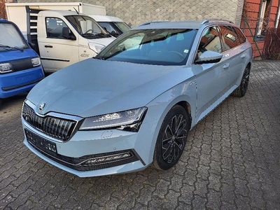 Gebraucht Skoda Superb LAURIN & KLEMENT 156 PS (114 kW) 2022 Patinagrau Kombi