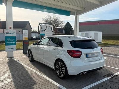 Second-hand Mercedes A180 Urban 107 CP (78 kW) 2018 Alb Hatchback