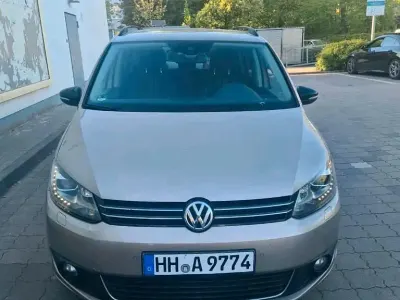 Gebraucht VW Touran Match 115 PS (84 kW) 2013 Gold Van / Kleinbus