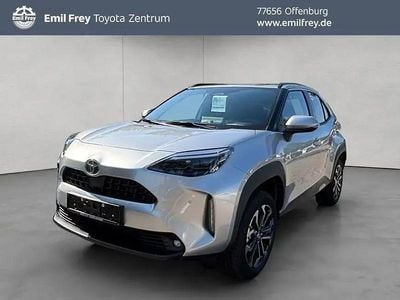 Neu Toyota Yaris Hybrid 131 PS (96 kW) 2025 Silber