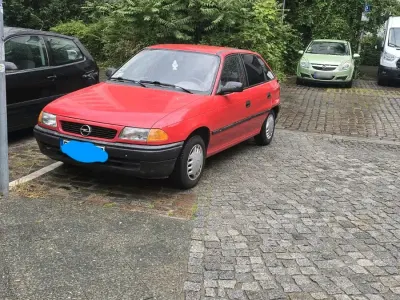 Gebraucht Opel Astra 75 PS (55 kW) 1996 Rot Limousine
