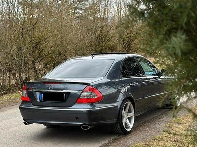 Grau Gebraucht 2008 Mercedes E300 Limousine | 11.500 €