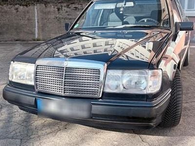 Gebraucht Mercedes E230 132 PS (97 kW) 1990 Blau Limousine