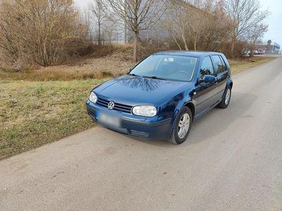 Blau Gebraucht 2002 VW Golf Limousine | 2.200 € (Teuer)