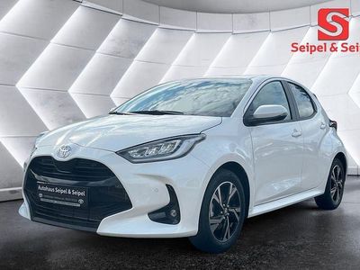 Weiß Neu 2025 Toyota Yaris Hybrid Limousine | 26.454 € (Fairer Preis)