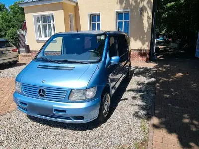 Gebraucht Mercedes V220 163 PS (119 kW) 2026 Blau Van / Kleinbus