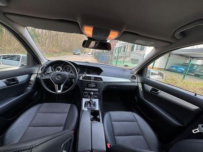 Gebraucht Mercedes C200 Avantgarde 184 PS (135 kW) 2013 Silber Limousine