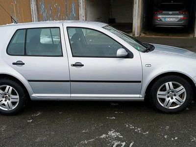 Grau Gebraucht 2001 VW Golf IV Kleinwagen | 1.500 € (Fairer Preis)