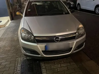 Second-hand Opel Astra 105 CP (77 kW) 2005 Argintiu Hatchback