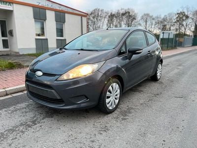 Grau Gebraucht 2010 Ford Fiesta Limousine | 1.750 € (Fairer Preis)