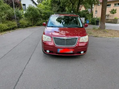 Gebraucht Chrysler Voyager 257 PS (189 kW) 2010 Rot Van / Kleinbus