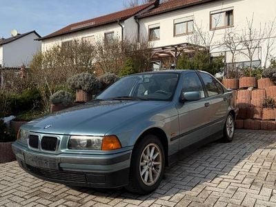 Gebraucht BMW 320 150 PS (110 kW) 1997 Blau Limousine