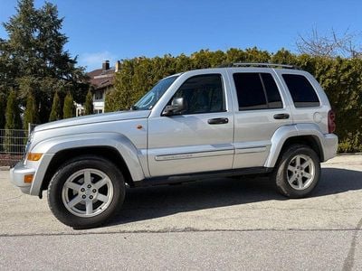 Gebraucht Jeep Cherokee Sport 163 PS (119 kW) 2007 Silber SUV