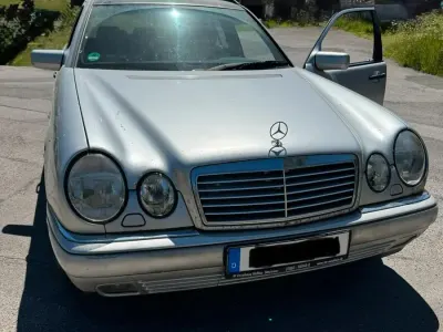Gebraucht Mercedes E230 150 PS (110 kW) 1997 Silber Kombi