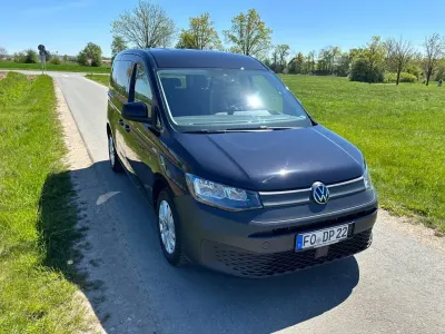 Używany VW Caddy 102 KM (75 kW) 2024 Czarny Minivan