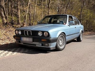 Usata BMW 320 129 CV (94 kW) 1990 Blu Berlina