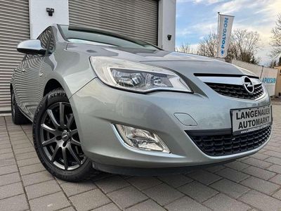 Gebraucht Opel Astra Design Edition 110 PS (80 kW) 2012 Silbersee/perl silber (m2) Limousine