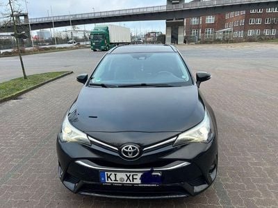 Schwarz Gebraucht 2016 Toyota Avensis Executive Kombi | 10.990 € (Fairer Preis)