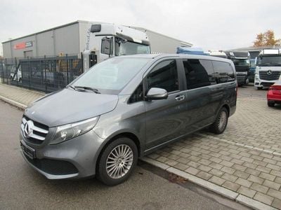Mercedes V220