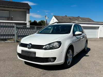 Gebraucht VW Golf VI 105 PS (77 kW) 2010 Weiß Kleinwagen