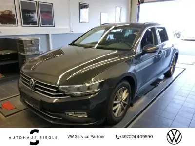 Gebraucht VW Passat Business 122 PS (89 kW) 2022 Mangangrau (metallic) Kombi