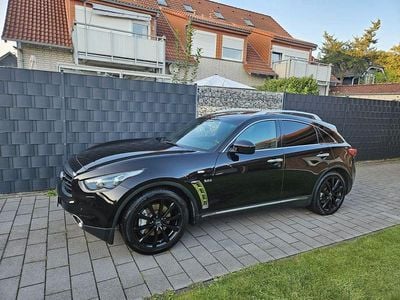 Infiniti QX70