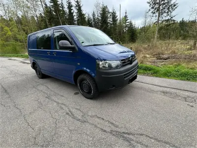 Second-hand VW T5 140 CP (102 kW) 2013 Albastru Van