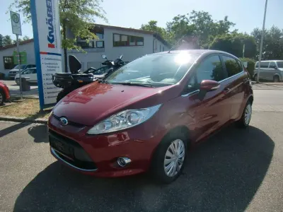 Gebraucht Ford Fiesta Titanium 82 PS (60 kW) 2011 Rot Kleinwagen