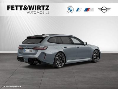 Nouă BMW M5 Sport Line 727 CP (534 kW) 2026 Gri Break