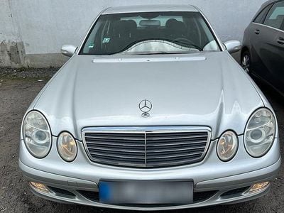 Usata Mercedes E220 150 CV (110 kW) 2004 Argento Berlina