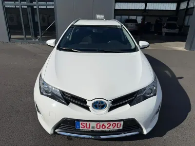 Gebraucht Toyota Auris Hybrid Edition 99 PS (72 kW) 2015 Weiß Kombi
