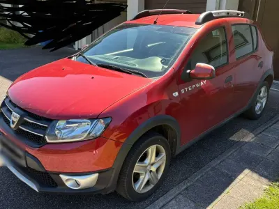 Gebraucht Dacia Sandero Stepway 90 PS (66 kW) 2013 Rot Limousine
