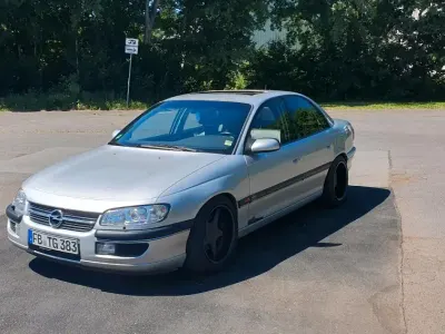 Używany Opel Omega 211 KM (155 kW) 1998 Srebrny Sedan/Limuzyna