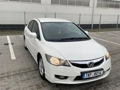 Gebraucht Honda Civic Comfort 116 PS (85 kW) 2010 Weiß Limousine
