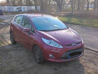 Gebraucht Ford Fiesta Titanium 75 PS (55 kW) 2010 Rot Kleinwagen