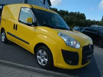 Gebraucht Fiat Doblò 101 PS (74 kW) 2015 Gelb Van / Kleinbus