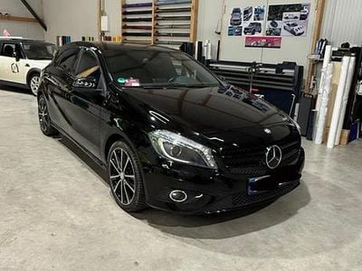 Gebraucht Mercedes A180 105 PS (77 kW) 2014 Schwarz Kleinwagen