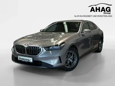 Gebraucht BMW 520 Sport Line 197 PS (144 kW) 2024 Oxidgrau Limousine