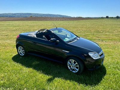 Usata Opel Tigra 125 CV (91 kW) 2006 Nero Cabrio