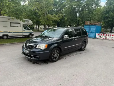 Usata Lancia Voyager 177 CV (130 kW) 2014 Blu Monovolume