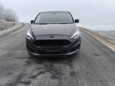 Grau Gebraucht 2016 Ford S-MAX Titanium Van / Kleinbus | 14.950 € (Fairer Preis)