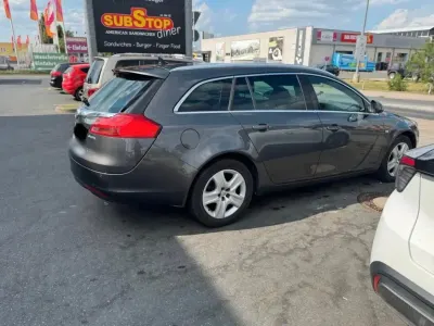 Gebraucht Opel Insignia 131 PS (96 kW) 2011 Grau Kombi