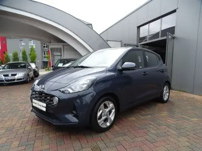 Gebraucht Hyundai i10 67 PS (49 kW) 2023 Grau Kleinwagen