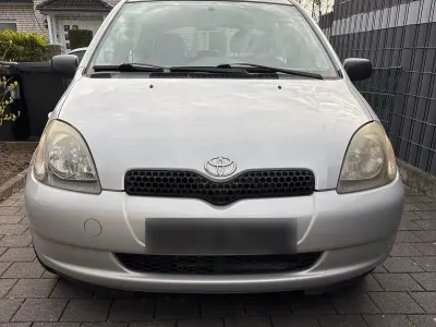 Brugt Toyota Yaris 68 HK (50 kW) 2001 Sølv Hatchback