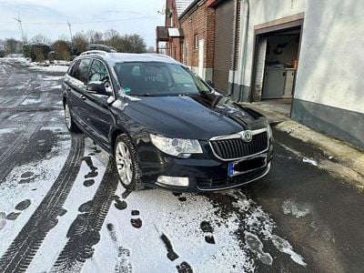 Schwarz Gebraucht 2011 Skoda Superb Kombi | 5.200 € (Guter Preis)