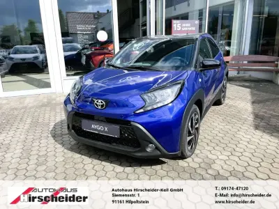 Neu Toyota Aygo X 72 PS (52 kW) 2026 Juniper blue (8y8)/ black mica SUV