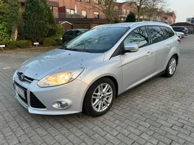 Gebraucht Ford Focus Trend 140 PS (102 kW) 2013 Silber Limousine