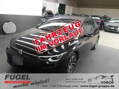 Gebraucht VW Golf VII Life 150 PS (110 kW) 2021 Deep black perleffekt Kleinwagen